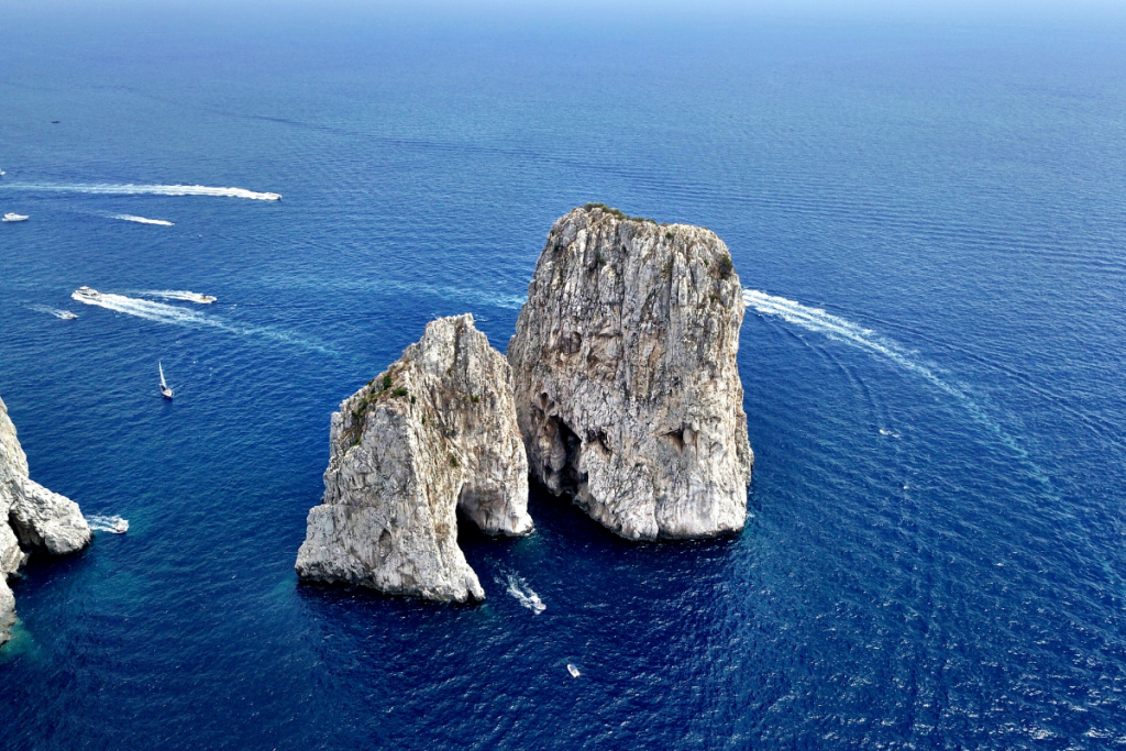Campania by boat, faraglioni