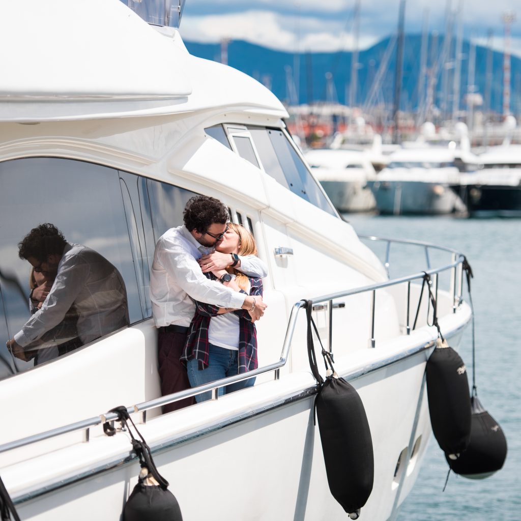 Coppia in yacht Letyourboat