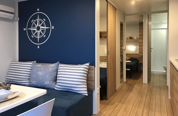 houseboat, floating hotel houseboat, floating hotel