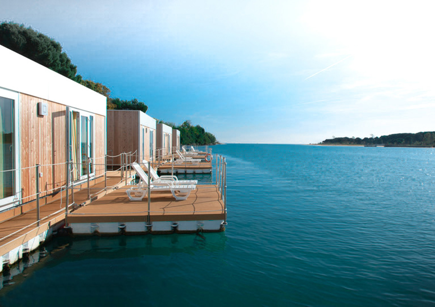 Houseboat: an exclusive stay on the water