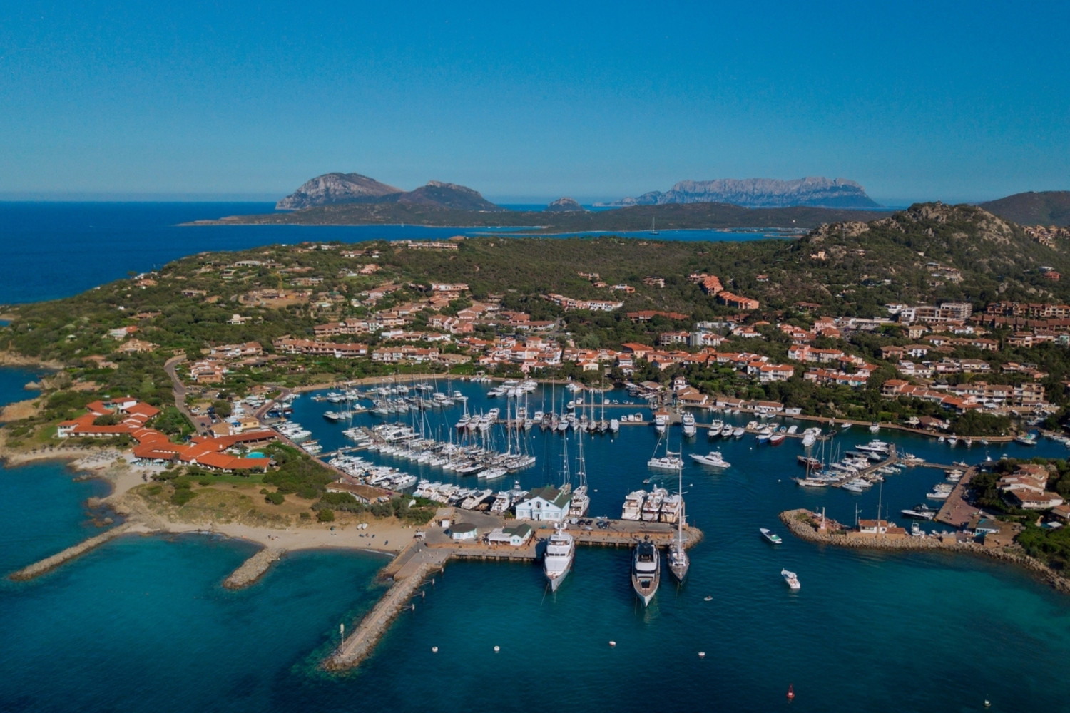 Vacanza in barca in Sardegna dove il mare è più blu
