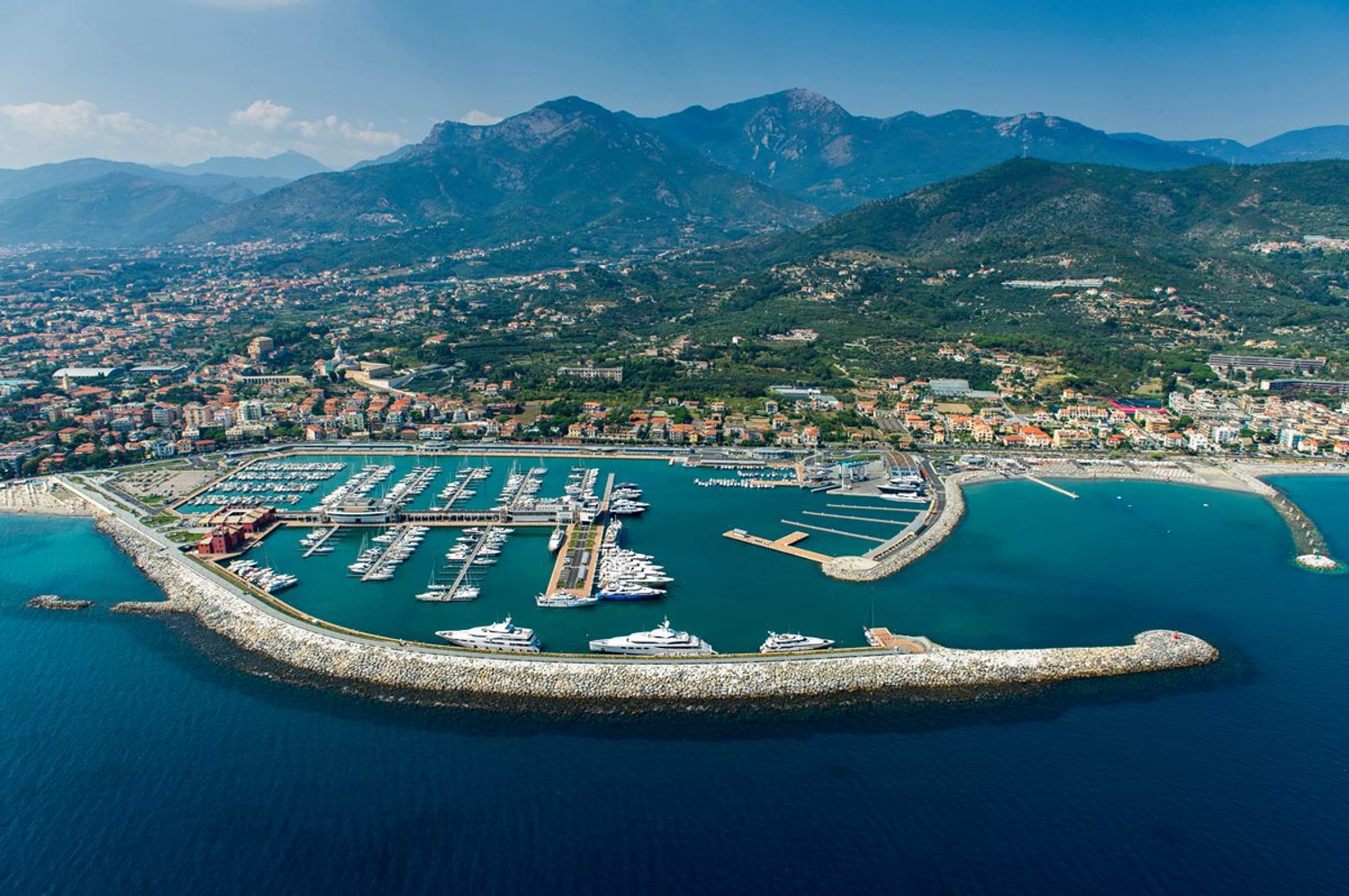 The best marinas in Italy: the most charming harbours where you can sleep on a boat