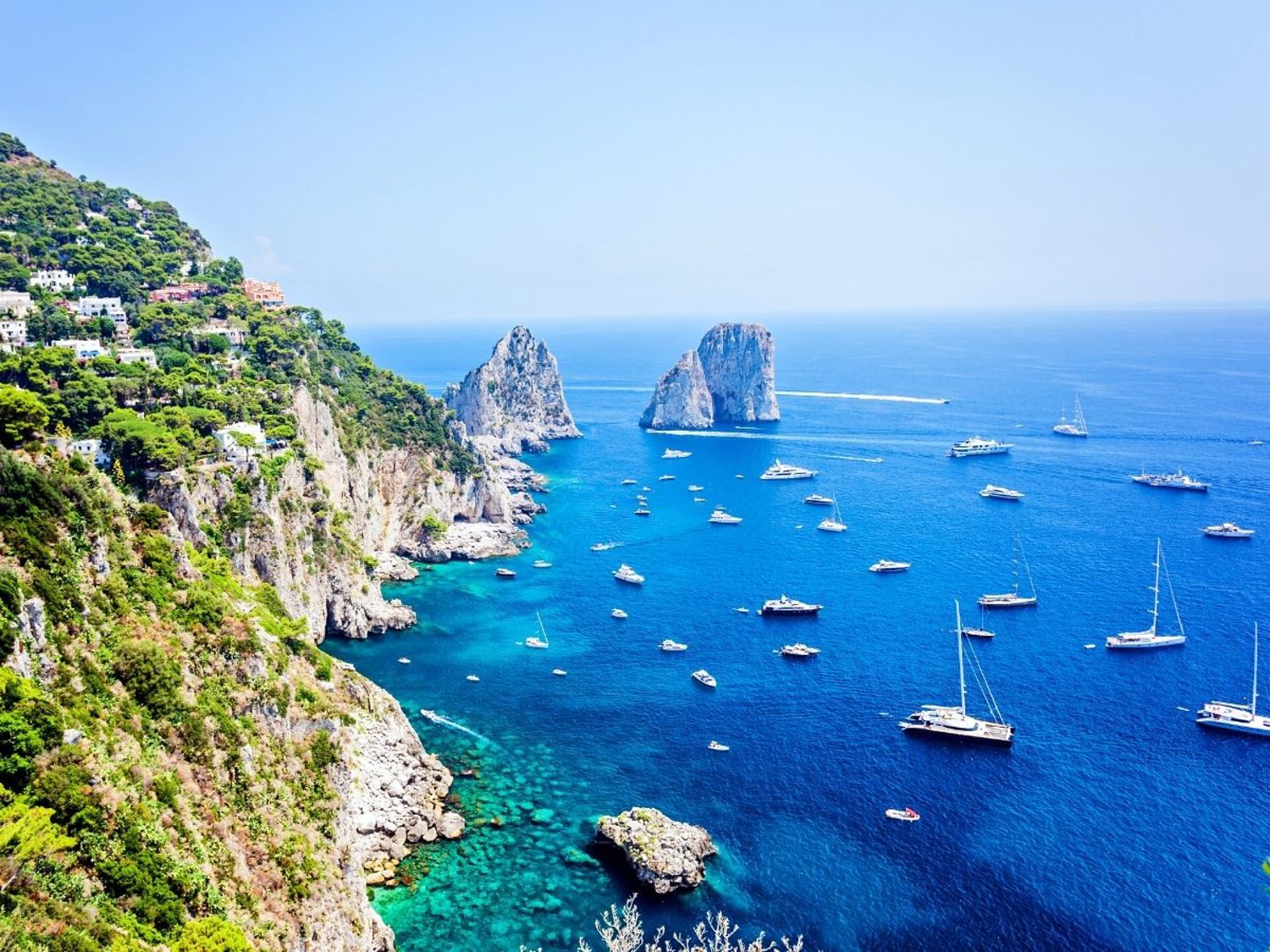 Estate in barca alla scoperta del Golfo di Napoli e della Costiera Amalfitana