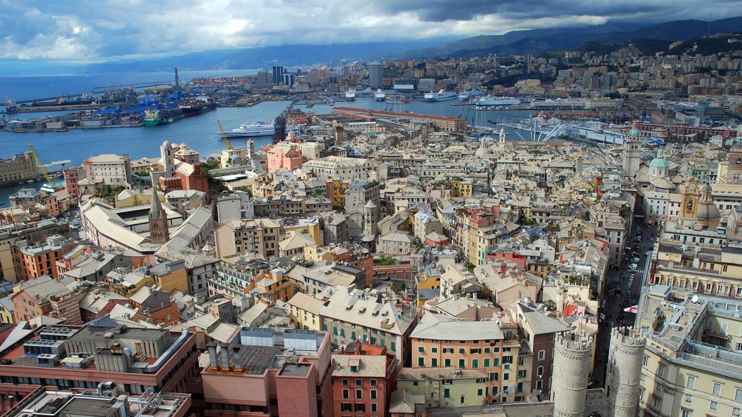 Genova: dormire in barca nella città dalle mille anime