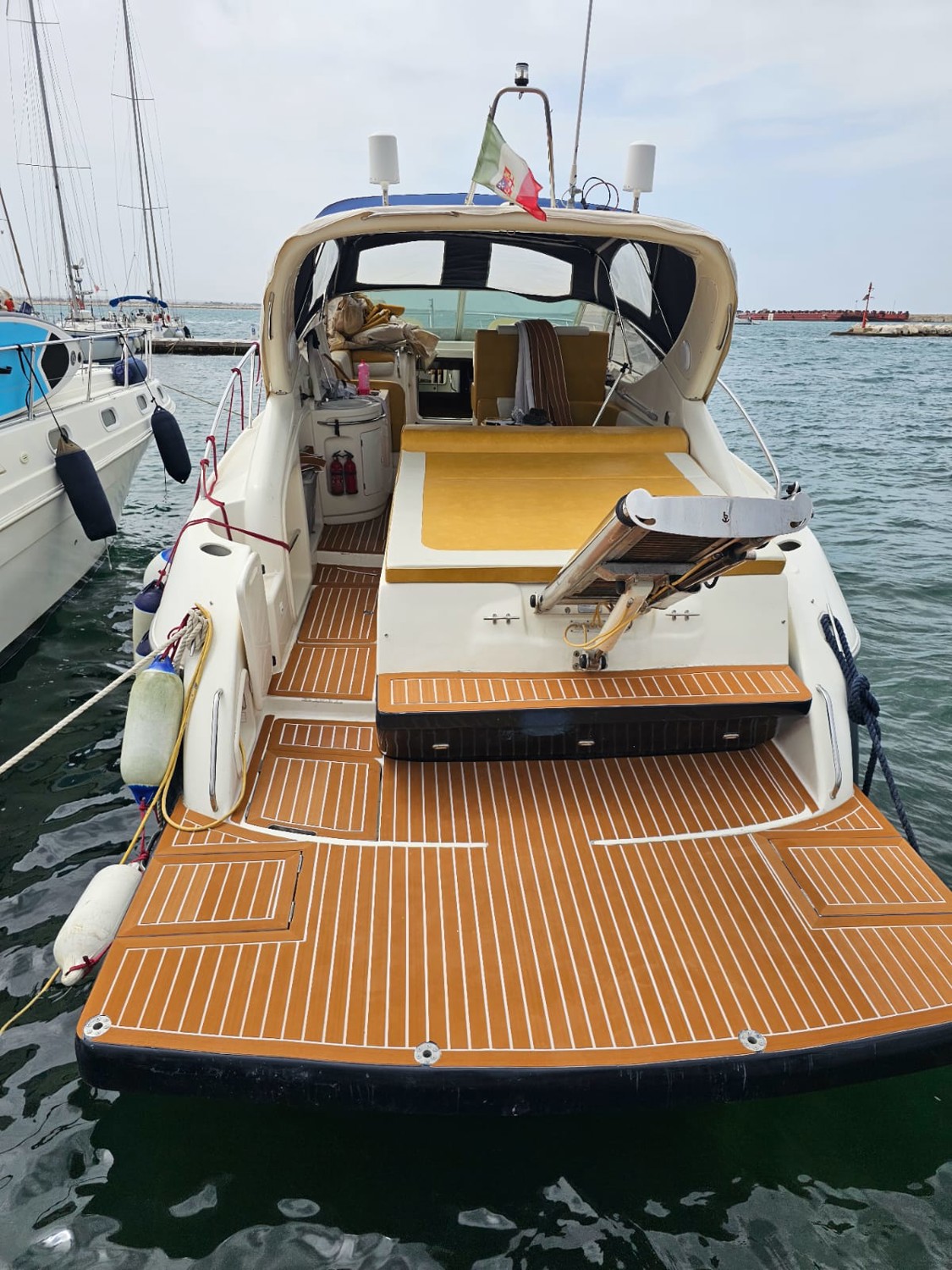 Luxury yacht Cranchi Endurance 39